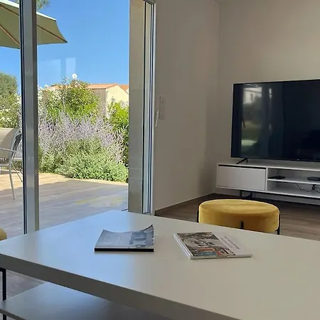 Camille Des Valleciana Villa *